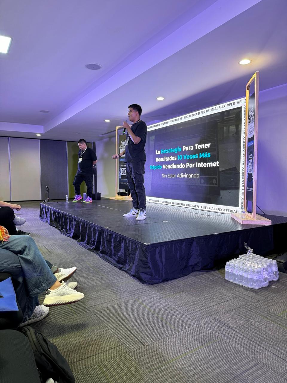 Juan Londoño en la feria Effix hablando sobre Funnel Hacking ante 200 personas — 2 de agosto de 2024
